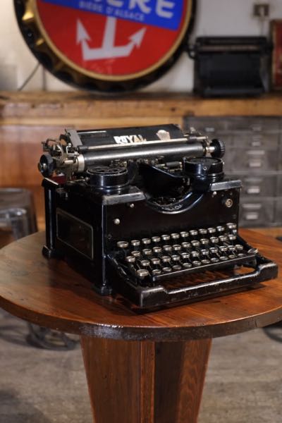 machine a ecrire ancienne US Royal 1928